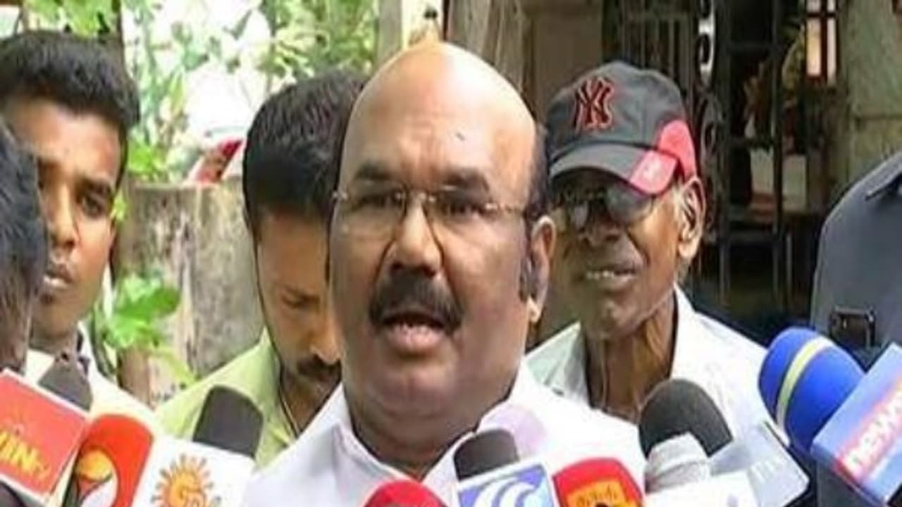 பிரஷர் குக்கர் கடைசியில காயலான் கடைக்குத்தான் போகும்…. டிடிவி தினகரனை கலாய்த்த அமைச்சர் ஜெயகுமார் !!! பிரஷர் குக்கர் கடைசியில காயலான் கடைக்குத்தான் போகும்…. டிடிவி தினகரனை கலாய்த்த அமைச்சர் ஜெயகுமார் !!!