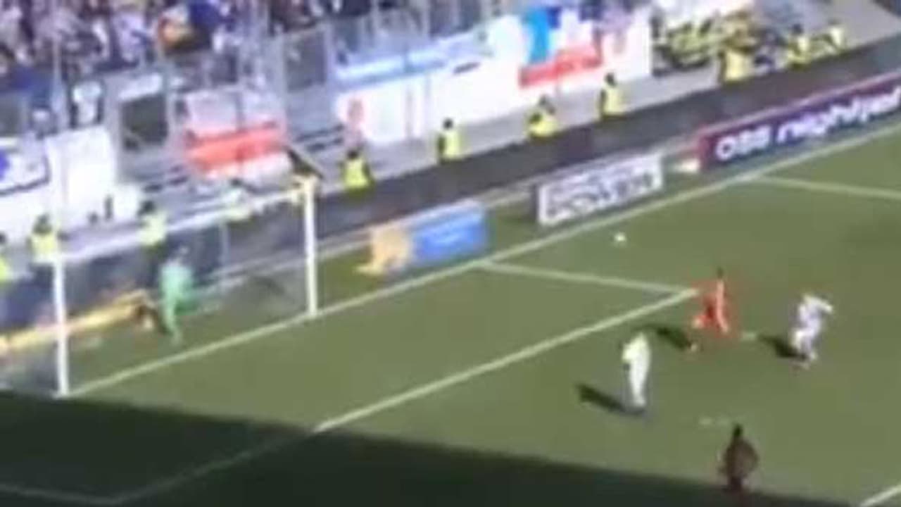 എന്നാലും എന്റെ ഗോളി.. ലോകത്ത് ഒരു ഗോളിയും ചെയ്യാത്ത ആനമണ്ടത്തരം.! എന്നാലും എന്റെ ഗോളി.. ലോകത്ത് ഒരു ഗോളിയും ചെയ്യാത്ത ആനമണ്ടത്തരം.!