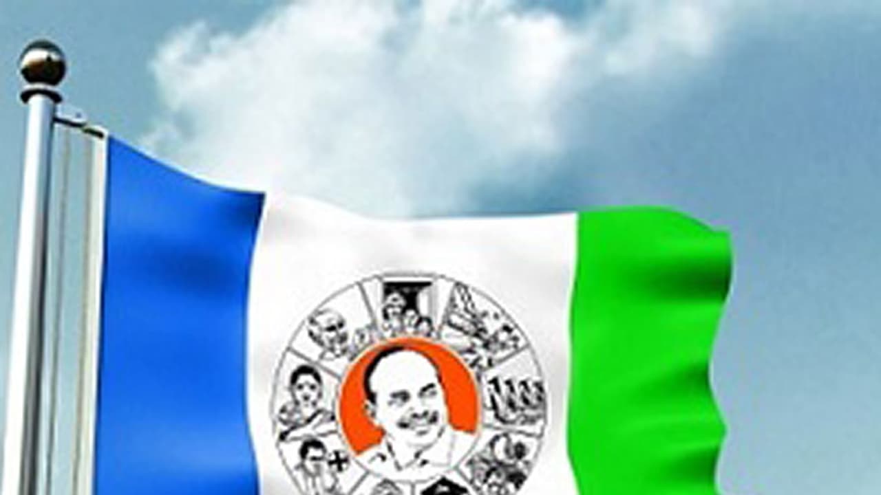 కర్నూలులో కలకలం.. వైసీపీ నేత ఇంట్లో పేలిన బాంబు