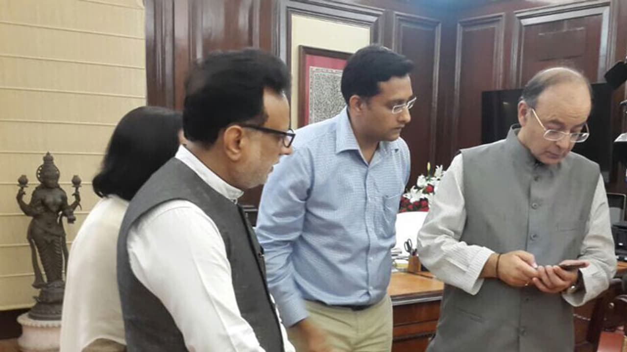 ಜಿಎಸ್ಟಿ ದರ ಬಗ್ಗೆ ಗೊಂದಲವೇ? ಇಲ್ಲಿದೆ ‘ಆ್ಯಪ್’ ಪರಿಹಾರ ಜಿಎಸ್ಟಿ ದರ ಬಗ್ಗೆ ಗೊಂದಲವೇ? ಇಲ್ಲಿದೆ ‘ಆ್ಯಪ್’ ಪರಿಹಾರ