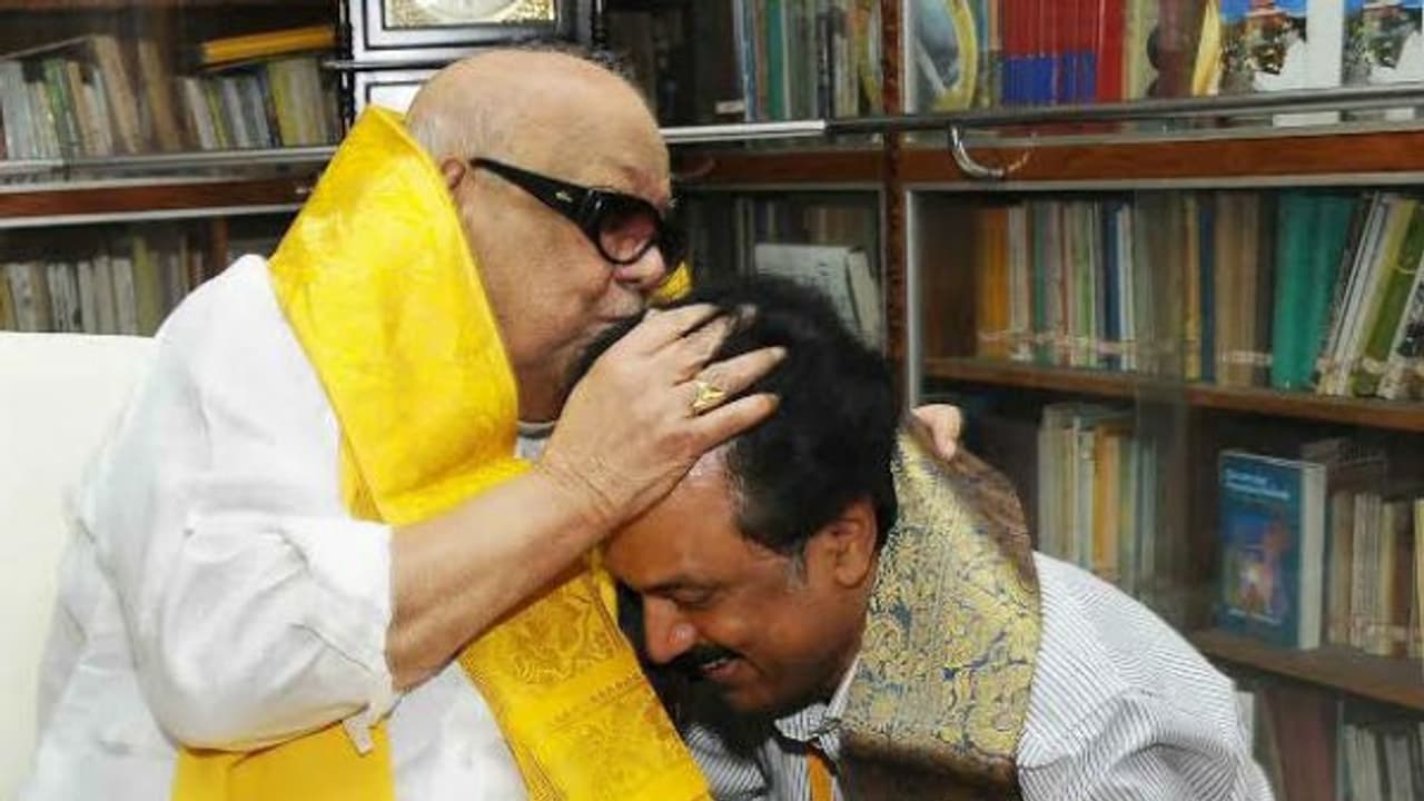 கருணாநிதி வழியில் செயல்படுங்கள்... தேசிய தலைவர்களின் வாழ்த்து மழையில் மு.க. ஸ்டாலின்..! கருணாநிதி வழியில் செயல்படுங்கள்... தேசிய தலைவர்களின் வாழ்த்து மழையில் மு.க. ஸ்டாலின்..!