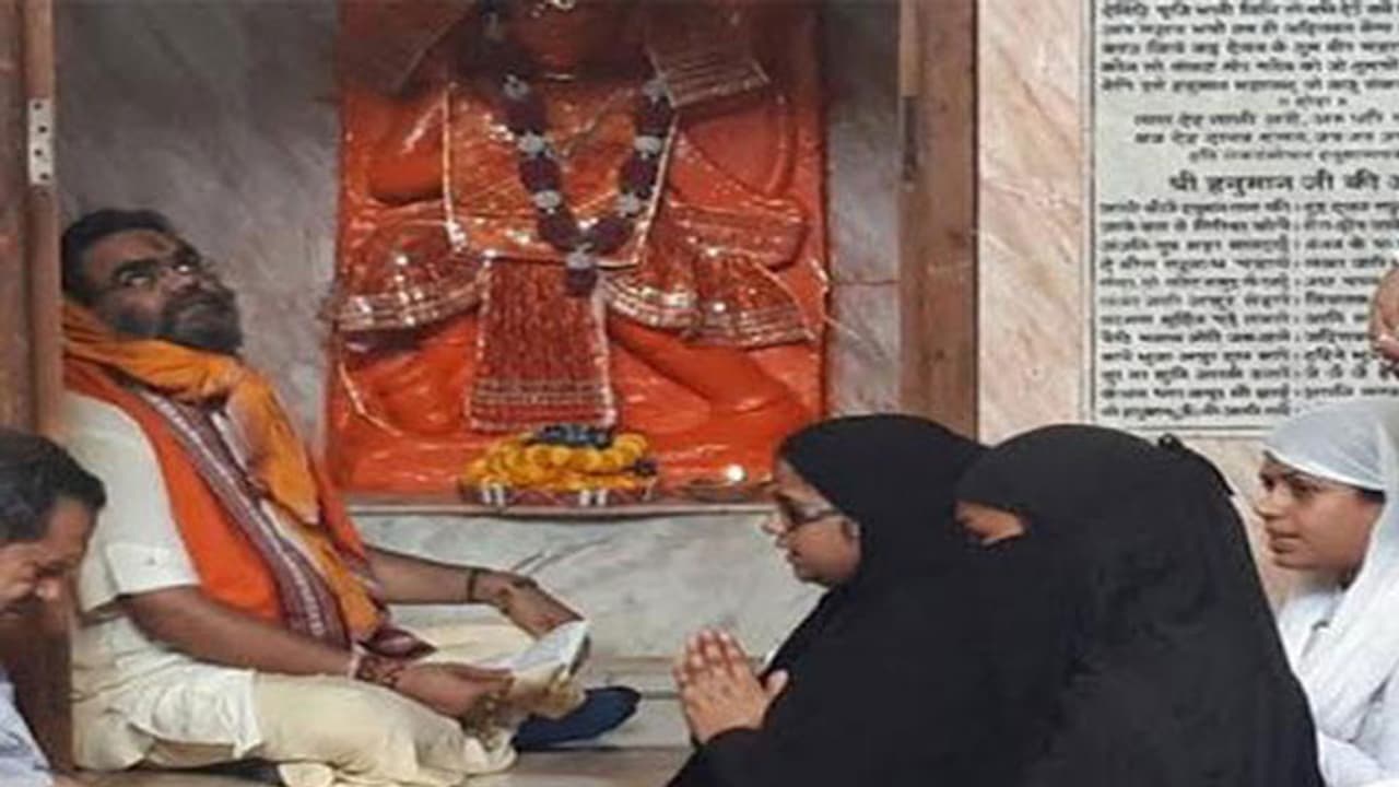 (video) తలాక్ రద్దుకు హనుమాన్ ను ప్రార్థిస్తున్న వారణాసి ముస్లింలు (video) తలాక్ రద్దుకు హనుమాన్ ను ప్రార్థిస్తున్న వారణాసి ముస్లింలు