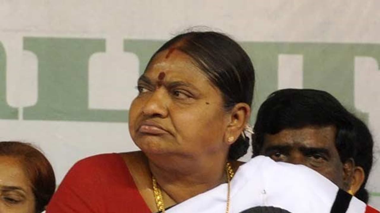 சாதனையை சொல்லி ஓட்டு கேப்பாங்களாமே சாதனையை!: வளர்மதியை வம்புக்கிழுக்கும் விமர்சனங்கள்... சாதனையை சொல்லி ஓட்டு கேப்பாங்களாமே சாதனையை!: வளர்மதியை வம்புக்கிழுக்கும் விமர்சனங்கள்...