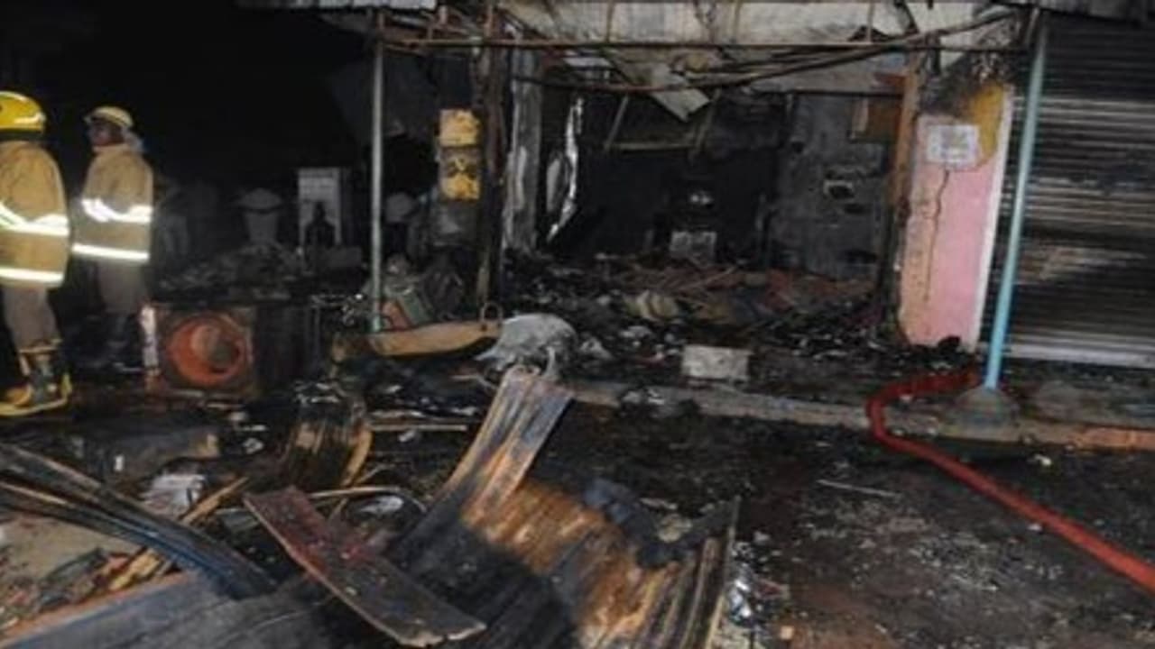 கொடுங்கையூர் பேக்கரி தீ விபத்து…. பலி எண்ணிக்கை 5 ஆக உயர்வு…. கொடுங்கையூர் பேக்கரி தீ விபத்து…. பலி எண்ணிக்கை 5 ஆக உயர்வு….