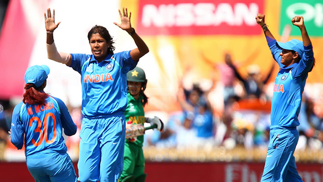 ಟೀಂ ಇಂಡಿಯಾ ಮಹಿಳಾ ಕ್ರಿಕೆಟ್ ಕೋಚ್ ದಿಢೀರ್ ನಿವೃತ್ತಿ..! ಟೀಂ ಇಂಡಿಯಾ ಮಹಿಳಾ ಕ್ರಿಕೆಟ್ ಕೋಚ್ ದಿಢೀರ್ ನಿವೃತ್ತಿ..!