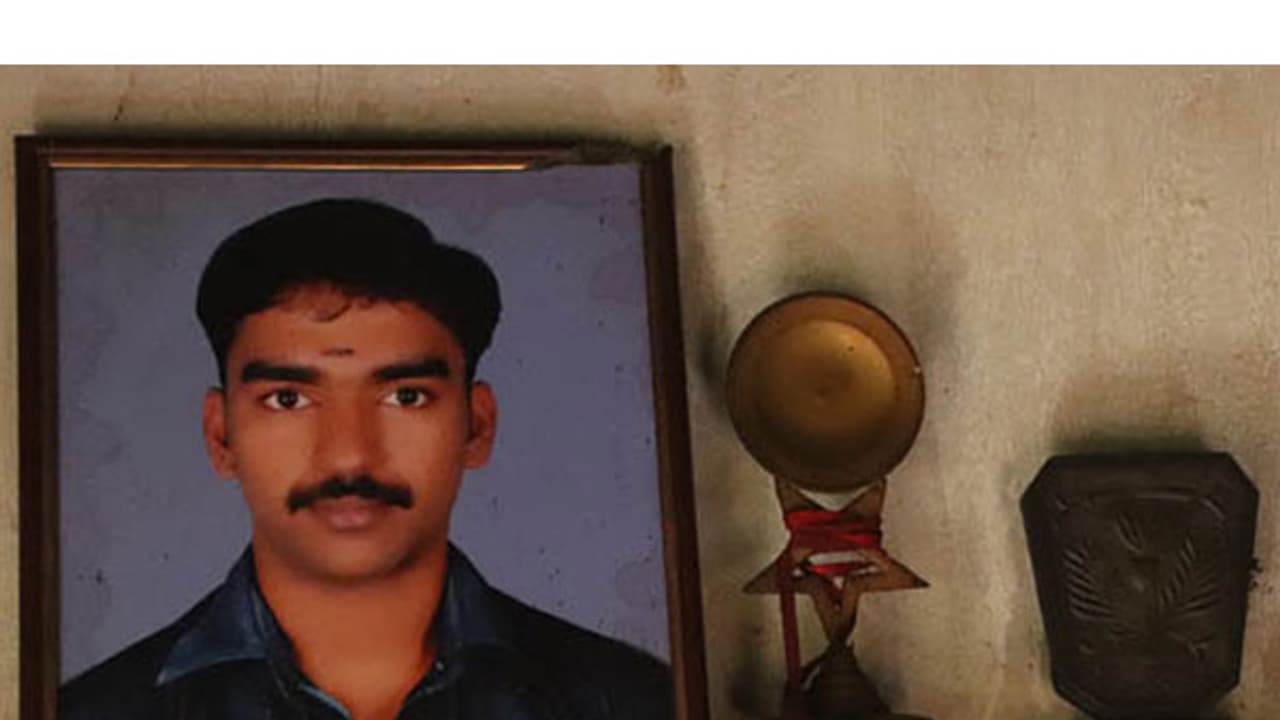 ശ്രീജിവിന്റെ മരണം: സിബിഐ റിപ്പോർട്ട് അംഗീകരിക്കല്ലെന്ന് ശ്രീജിവിന്റെ അമ്മ ശ്രീജിവിന്റെ മരണം: സിബിഐ റിപ്പോർട്ട് അംഗീകരിക്കല്ലെന്ന് ശ്രീജിവിന്റെ അമ്മ