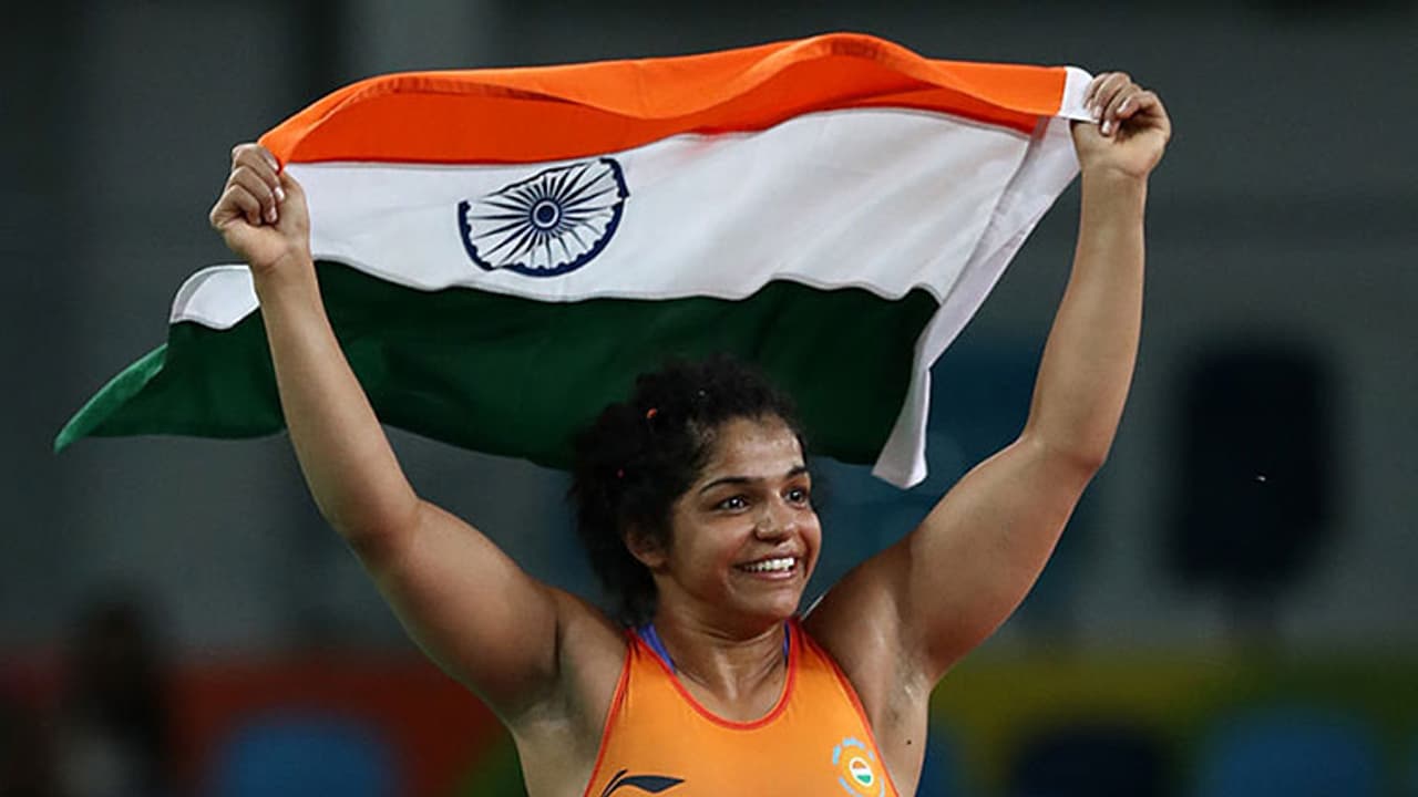 ৫ বছরের প্রতীক্ষার অবসান, অবশেষে সোনার স্বাদ পেলেন সাক্ষী মালিক ৫ বছরের প্রতীক্ষার অবসান, অবশেষে সোনার স্বাদ পেলেন সাক্ষী মালিক