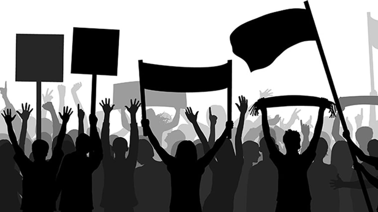 ಬೀದರ್ ಜನಪ್ರತಿನಿಧಿಗಳಿಗೆ ಮಹಿಳೆಯರಿಂದ ಚಪ್ಪಲಿ ಸೇವೆ: ಏಕೆ ಗೊತ್ತೆ ? ಬೀದರ್ ಜನಪ್ರತಿನಿಧಿಗಳಿಗೆ ಮಹಿಳೆಯರಿಂದ ಚಪ್ಪಲಿ ಸೇವೆ: ಏಕೆ ಗೊತ್ತೆ ?