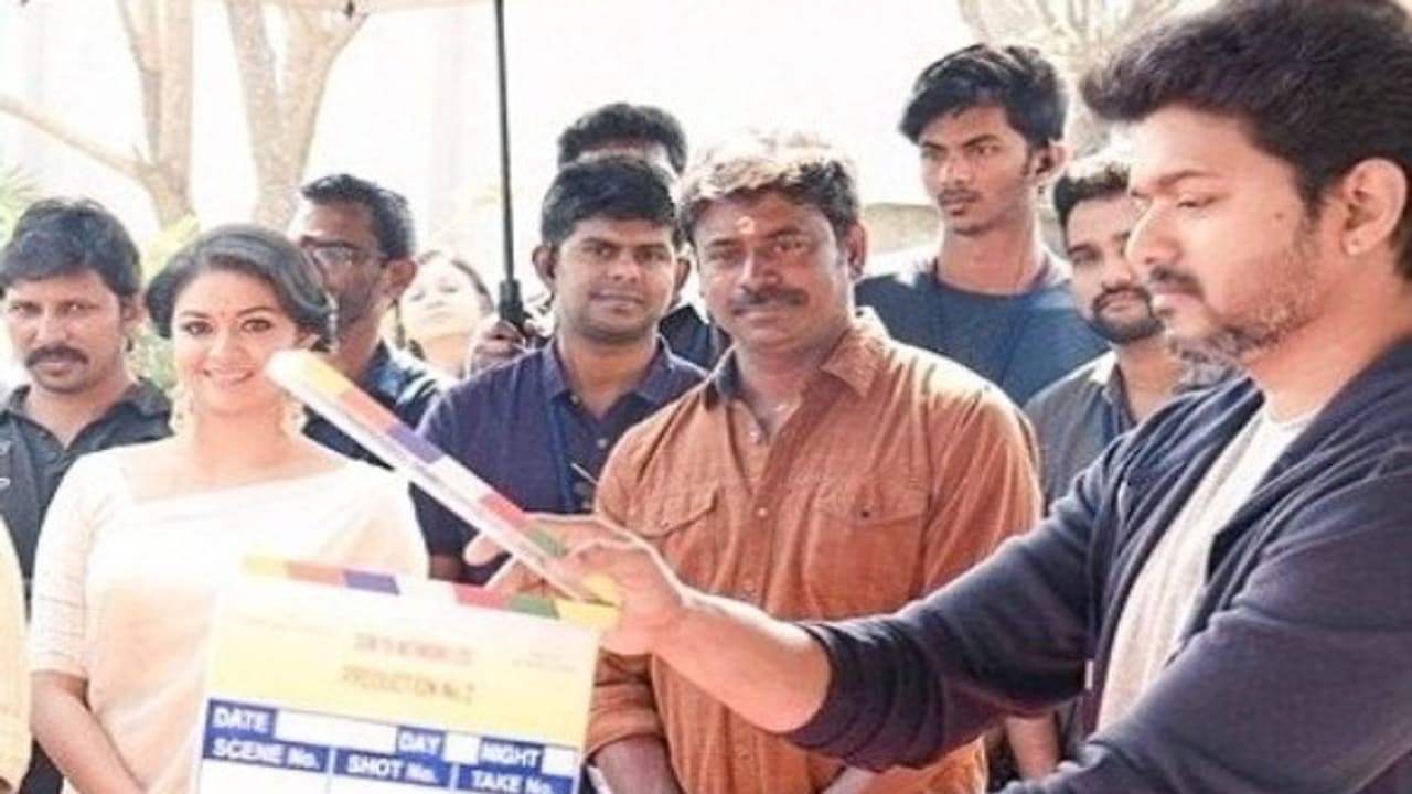 'தளபதி 62' பட பூஜை... தீயாய் செயல்பட்ட விஜய் ரசிகர்கள்..! 'தளபதி 62' பட பூஜை... தீயாய் செயல்பட்ட விஜய் ரசிகர்கள்..!