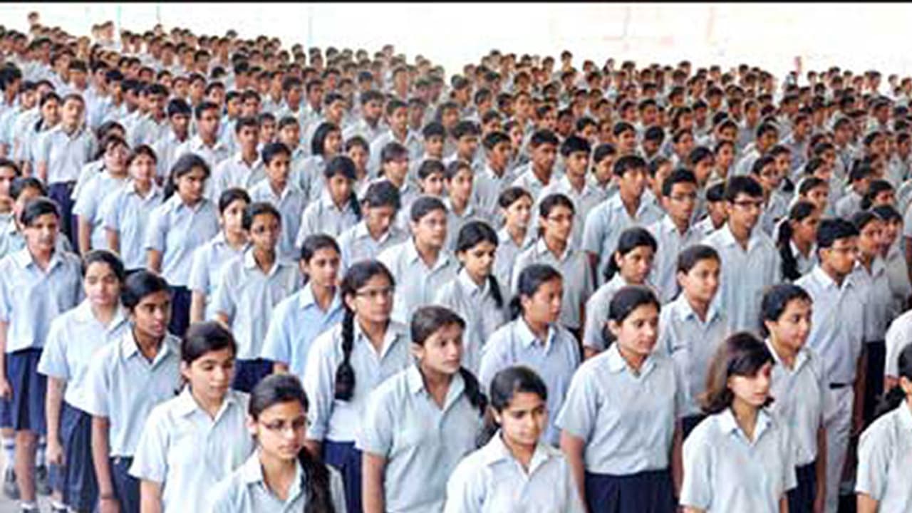 ಕಡ್ಡಾಯವಾಗಿ ರಾಷ್ಟ್ರಗೀತೆ ಹಾಡಿಸಿ: ಶಾಲೆಗಳಿಗೆ ಸರ್ಕಾರದ ಸೂಚನೆ ಕಡ್ಡಾಯವಾಗಿ ರಾಷ್ಟ್ರಗೀತೆ ಹಾಡಿಸಿ: ಶಾಲೆಗಳಿಗೆ ಸರ್ಕಾರದ ಸೂಚನೆ