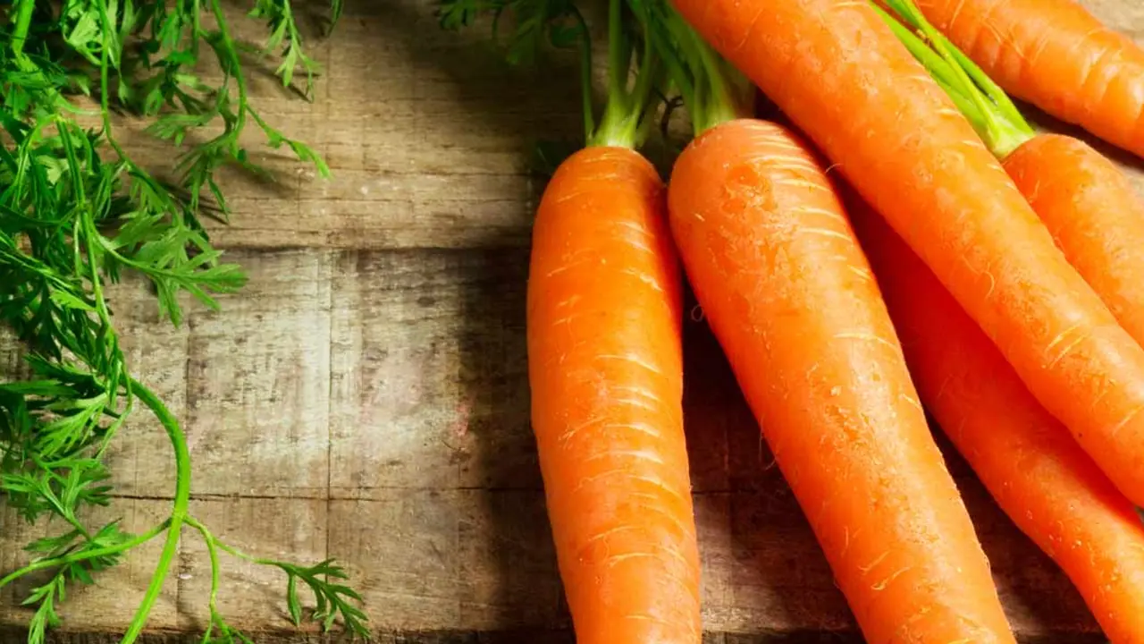 മുഖം തിളങ്ങാൻ നാല് തരം ക്യാരറ്റ് ഫേസ് പാക്കുകൾ മുഖം തിളങ്ങാൻ നാല് തരം ക്യാരറ്റ് ഫേസ് പാക്കുകൾ