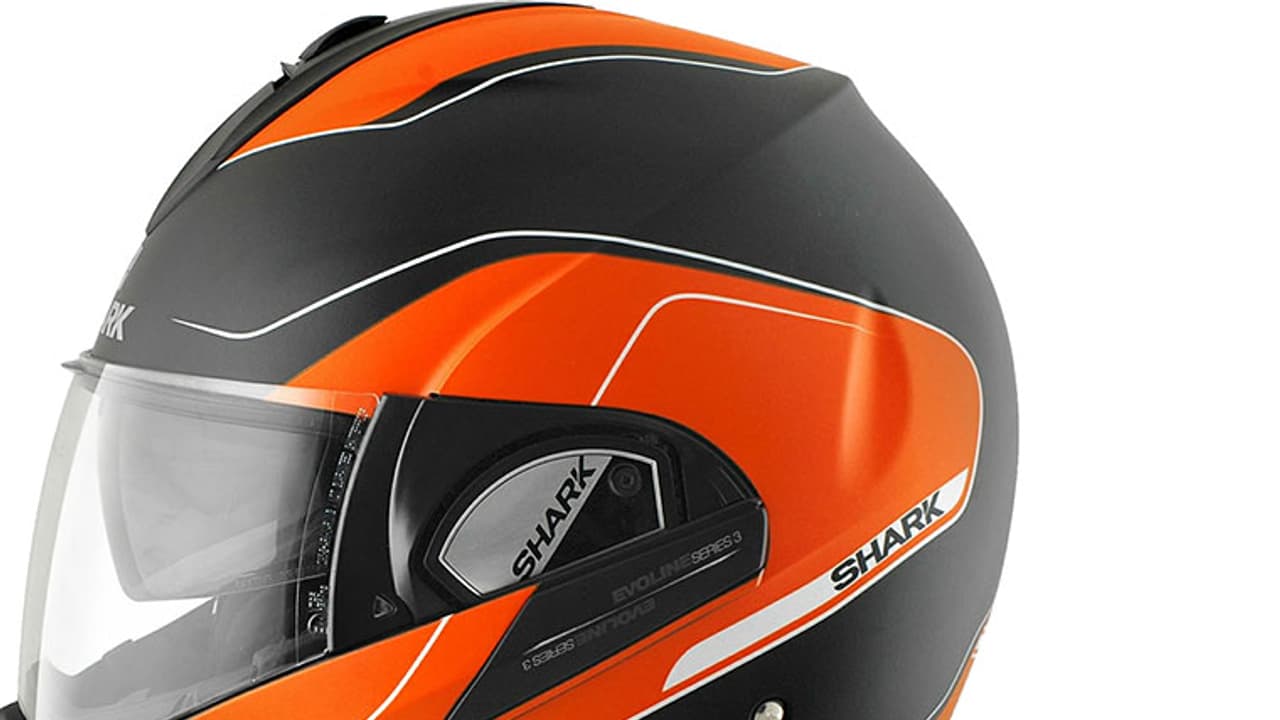 അപകടത്തിനിടെ ഹെല്മെറ്റ് ഊരിപ്പോയാല്; ഞെട്ടിക്കുന്ന വീഡിയോ അപകടത്തിനിടെ ഹെല്മെറ്റ് ഊരിപ്പോയാല്; ഞെട്ടിക്കുന്ന വീഡിയോ