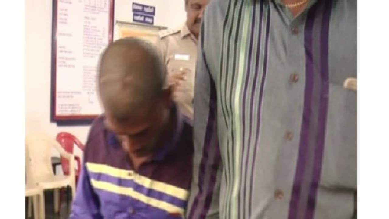 3 மனைவிகள்! லாரி, கார் என ஏராளமான வாகனங்கள்...! சொகுசு வாழ்க்கை வாழ்ந்த கொள்ளையன் கைது...! 3 மனைவிகள்! லாரி, கார் என ஏராளமான வாகனங்கள்...! சொகுசு வாழ்க்கை வாழ்ந்த கொள்ளையன் கைது...!