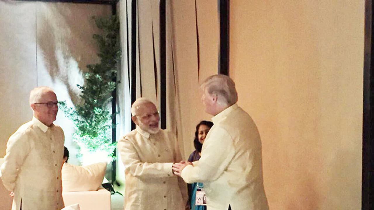 ಏಷಿಯನ್ ಶೃಂಗಸಭೆಗೆ ಮೋದಿ; ನಾಳೆ ಟ್ರಂಪ್ ಜೊತೆ ದ್ವಿಪಕ್ಷೀಯ ಮಾತುಕತೆ ಏಷಿಯನ್ ಶೃಂಗಸಭೆಗೆ ಮೋದಿ; ನಾಳೆ ಟ್ರಂಪ್ ಜೊತೆ ದ್ವಿಪಕ್ಷೀಯ ಮಾತುಕತೆ