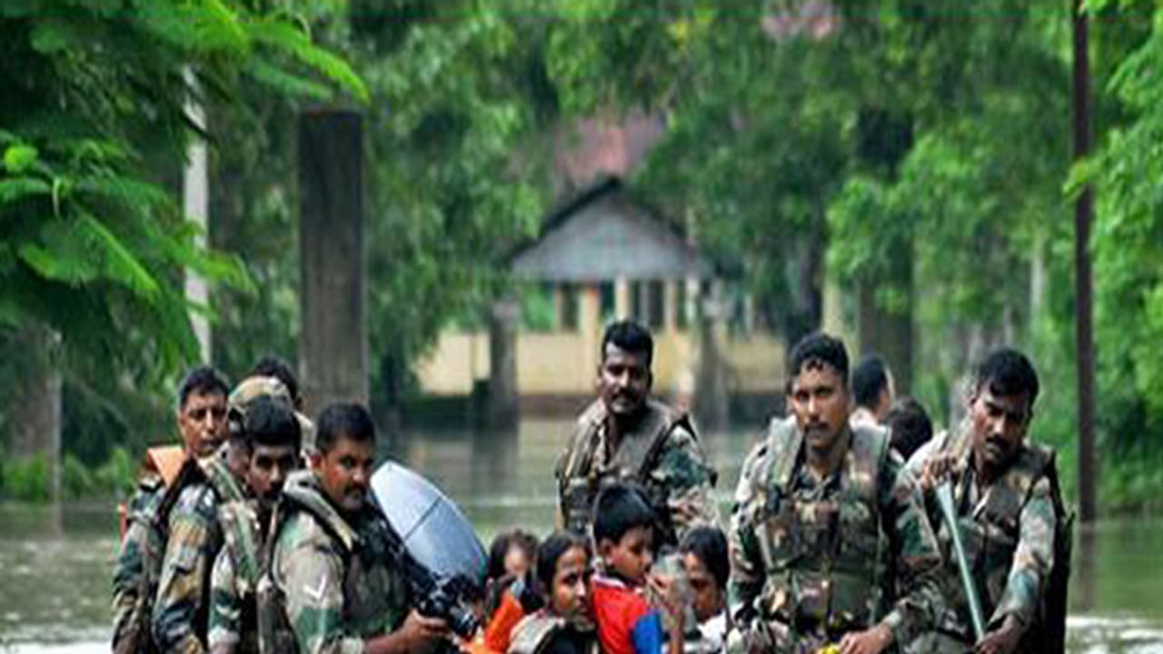 ಮಳೆಯಬ್ಬರಕ್ಕೆ ಈಶಾನ್ಯ ರಾಜ್ಯಗಳ ಜನರ ಬದುಕು ಮೂರಾಬಟ್ಟೆ ಮಳೆಯಬ್ಬರಕ್ಕೆ ಈಶಾನ್ಯ ರಾಜ್ಯಗಳ ಜನರ ಬದುಕು ಮೂರಾಬಟ್ಟೆ