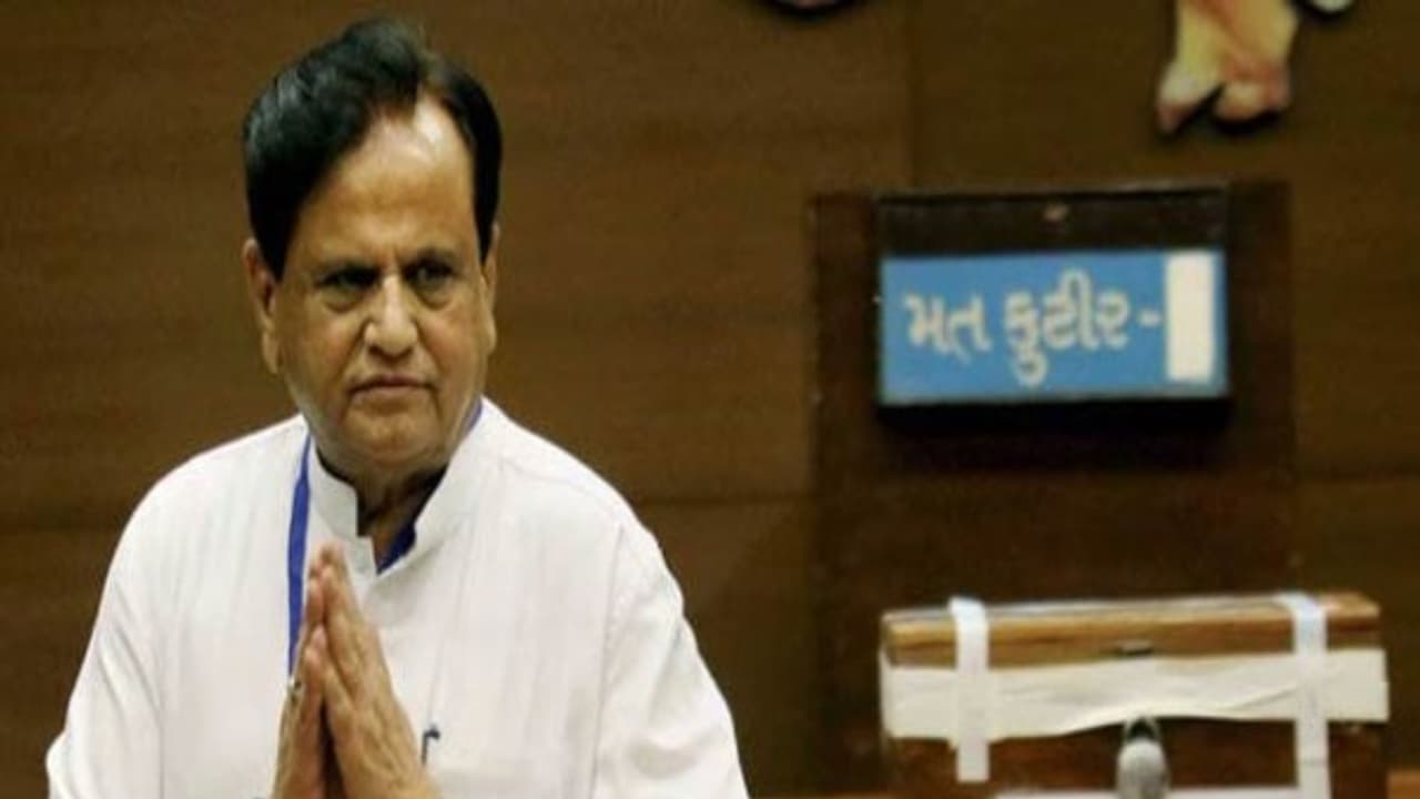 మోడీ కోసమే...: ఈసీపై భగ్గుమన్న కాంగ్రెసు నేతలు మోడీ కోసమే...: ఈసీపై భగ్గుమన్న కాంగ్రెసు నేతలు