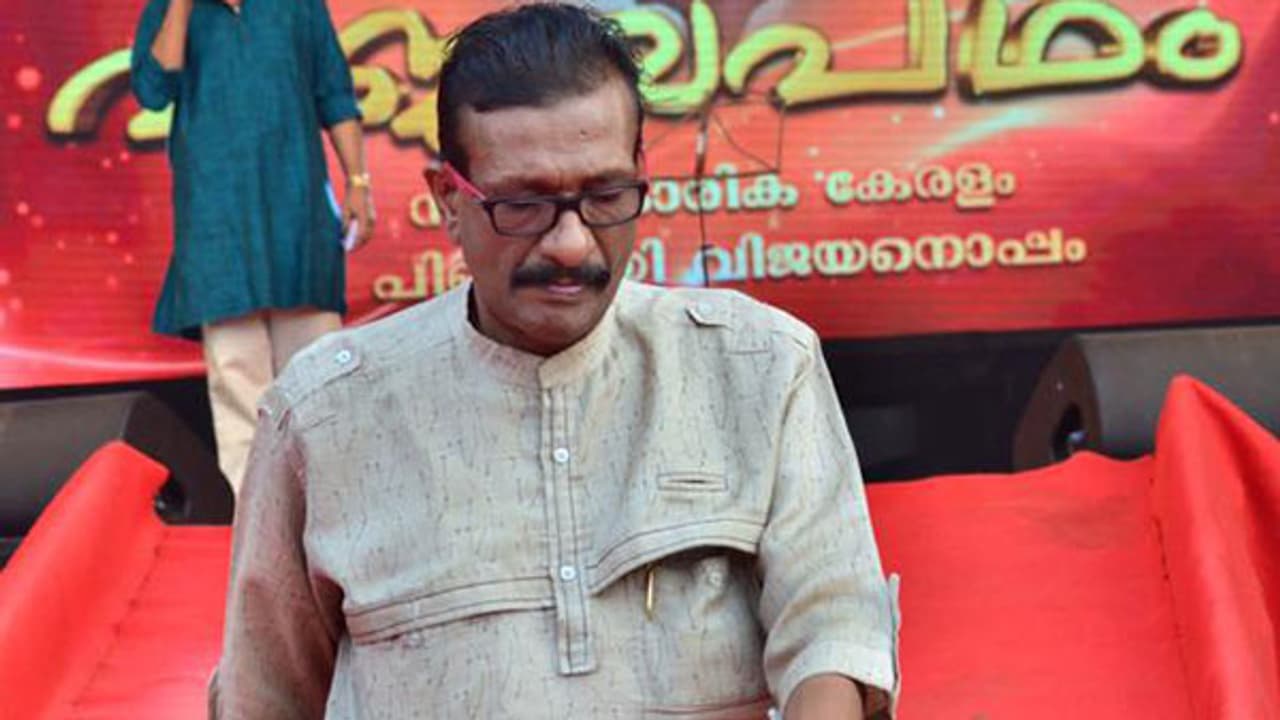 ടി.എ റസാഖ് ഫേസ്ബുക്കില് അവസാനമായി എഴുതി, കണ്ണേ അകലുന്നുള്ളൂ, ഖല്ബ് അകലുന്നില്ല! ടി.എ റസാഖ് ഫേസ്ബുക്കില് അവസാനമായി എഴുതി, കണ്ണേ അകലുന്നുള്ളൂ, ഖല്ബ് അകലുന്നില്ല!