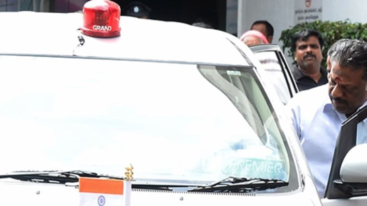 எம்எல்ஏக்களை தூக்க கூவத்தூர் கிளம்பிய ஓபிஎஸ் பெரும் பரபரப்பு எம்எல்ஏக்களை தூக்க கூவத்தூர் கிளம்பிய ஓபிஎஸ் பெரும் பரபரப்பு