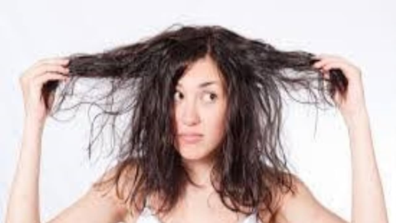 வறண்ட தலைமுடியை சரிசெய்ய இஞ்சியை இப்படி பயன்படுத்தி பாருங்களேன்... வறண்ட தலைமுடியை சரிசெய்ய இஞ்சியை இப்படி பயன்படுத்தி பாருங்களேன்...