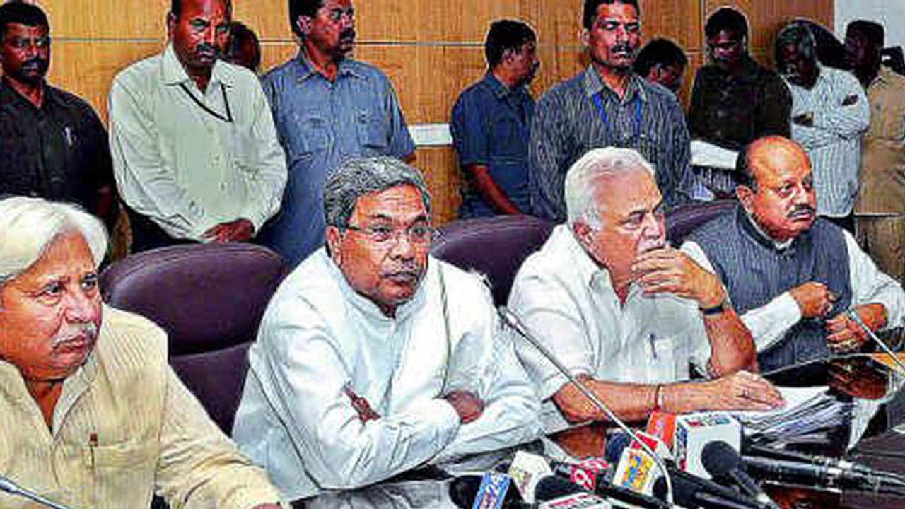 ತಮಿಳ್ನಾಡಿಗೆ ನೀರು ಬಿಡುವುದು ಬೇಡ ಮಂತ್ರಿ ಪರಿಷತ್ ಸಭೆಯಲ್ಲಿ ಒಮ್ಮತ ತಮಿಳ್ನಾಡಿಗೆ ನೀರು ಬಿಡುವುದು ಬೇಡ ಮಂತ್ರಿ ಪರಿಷತ್ ಸಭೆಯಲ್ಲಿ ಒಮ್ಮತ