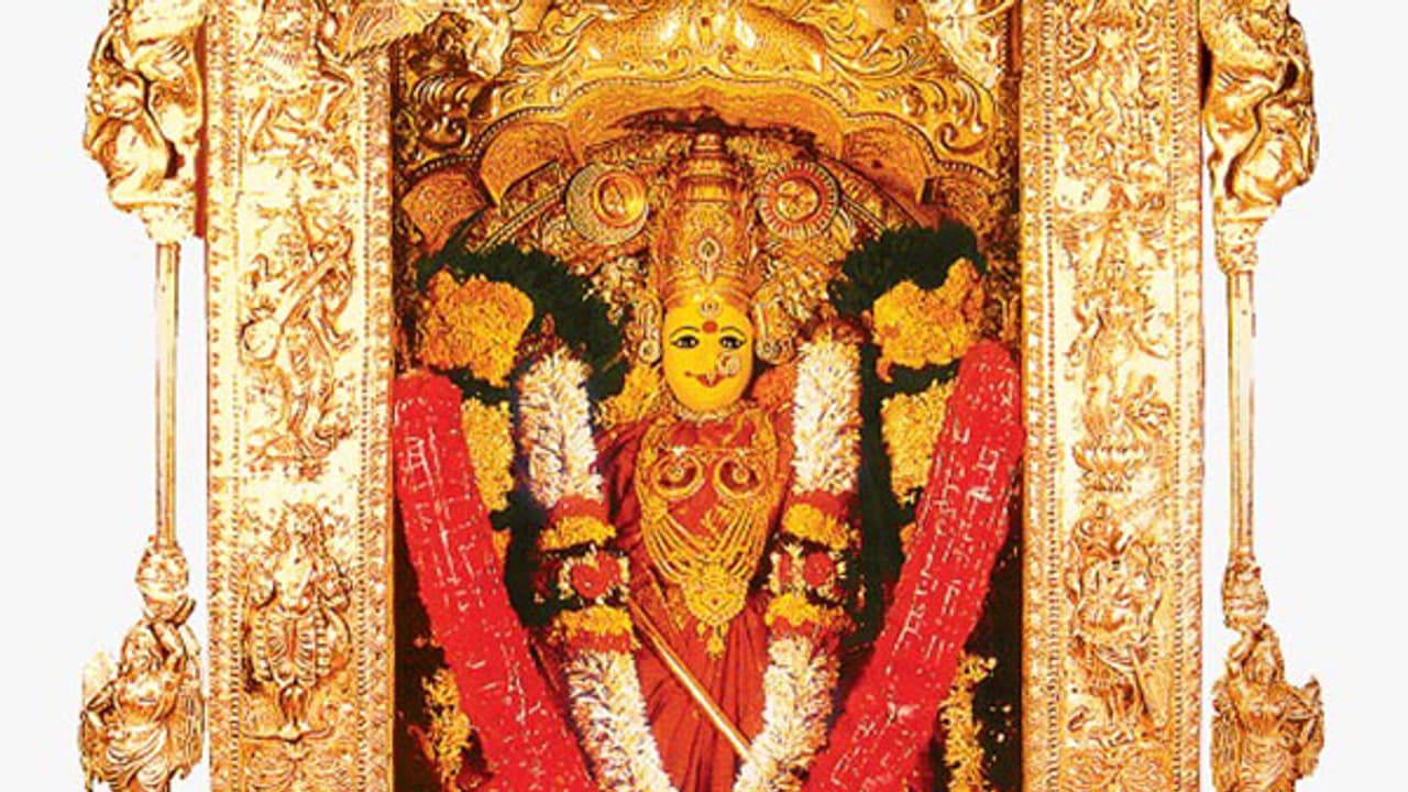 ఇంద్రకీలాద్రిపై తృటిలో తప్పిన పెను ప్రమాదం