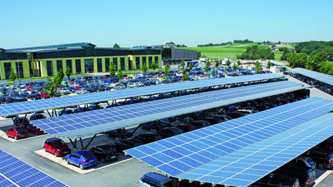 ജര്മ്മനിയുടെ ഒന്നാം സ്ഥാനം തട്ടിയെടുക്കാന് കൊച്ചി വിമാനത്താവളം തയ്യാറെടുക്കുന്നു ജര്മ്മനിയുടെ ഒന്നാം സ്ഥാനം തട്ടിയെടുക്കാന് കൊച്ചി വിമാനത്താവളം തയ്യാറെടുക്കുന്നു