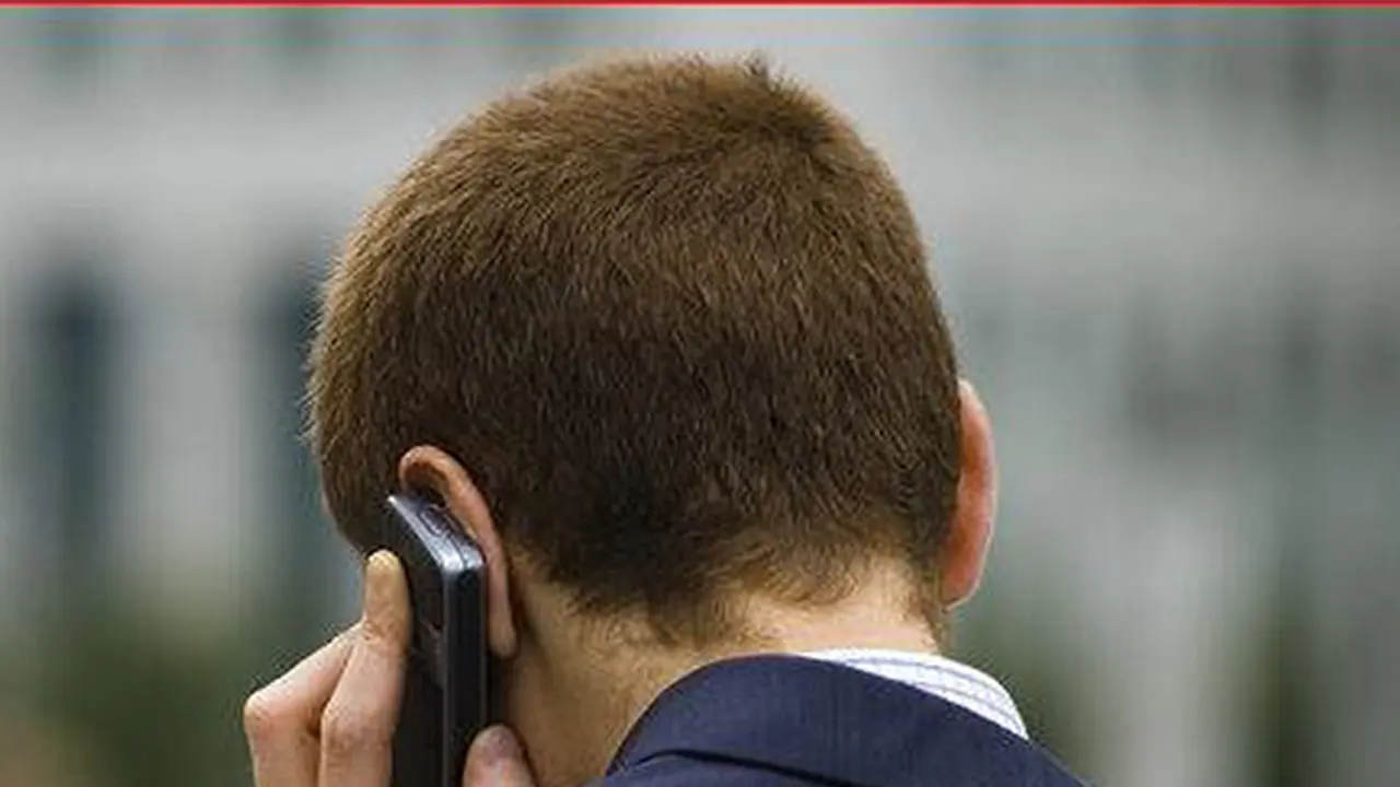 ఫోన్ లోనే లైంగిక వేధింపులు... ఇంటికిపిలిచి హతమార్చిన తల్లీకూతురు ఫోన్ లోనే లైంగిక వేధింపులు... ఇంటికిపిలిచి హతమార్చిన తల్లీకూతురు