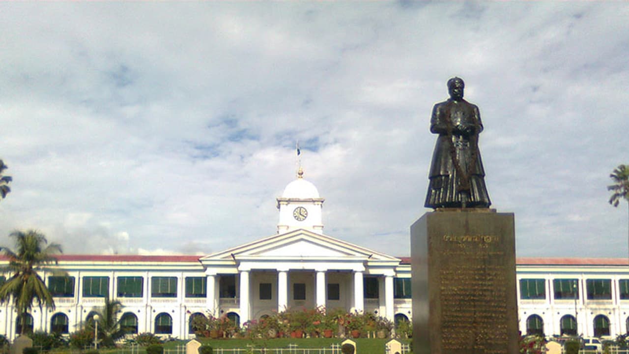 'നയാ പൈസയില്ല'; ഓഗസ്റ്റ് മാസത്തെ ശമ്പളം പെൻഷൻ ചെലവുകൾക്കായി 1000 കോടിയുടെ കടപ്പത്രമിറക്കി സര്ക്കാര് 'നയാ പൈസയില്ല'; ഓഗസ്റ്റ് മാസത്തെ ശമ്പളം പെൻഷൻ ചെലവുകൾക്കായി 1000 കോടിയുടെ കടപ്പത്രമിറക്കി സര്ക്കാര്