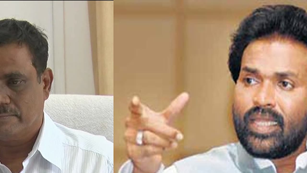 ಶ್ರೀರಾಮುಲು ಮುಟ್ಟಲು ಪೊಲೀಸರು ಹೆದರುತ್ತಿರುವುದ್ಯಾಕೆ?: ಕಾನೂನನ್ನೇ ಕಟ್ಟಿ ಹಾಕಿದ ರೆಡ್ಡಿ ಬ್ರದರ್ಸ್ ಶ್ರೀರಾಮುಲು ಮುಟ್ಟಲು ಪೊಲೀಸರು ಹೆದರುತ್ತಿರುವುದ್ಯಾಕೆ?: ಕಾನೂನನ್ನೇ ಕಟ್ಟಿ ಹಾಕಿದ ರೆಡ್ಡಿ ಬ್ರದರ್ಸ್