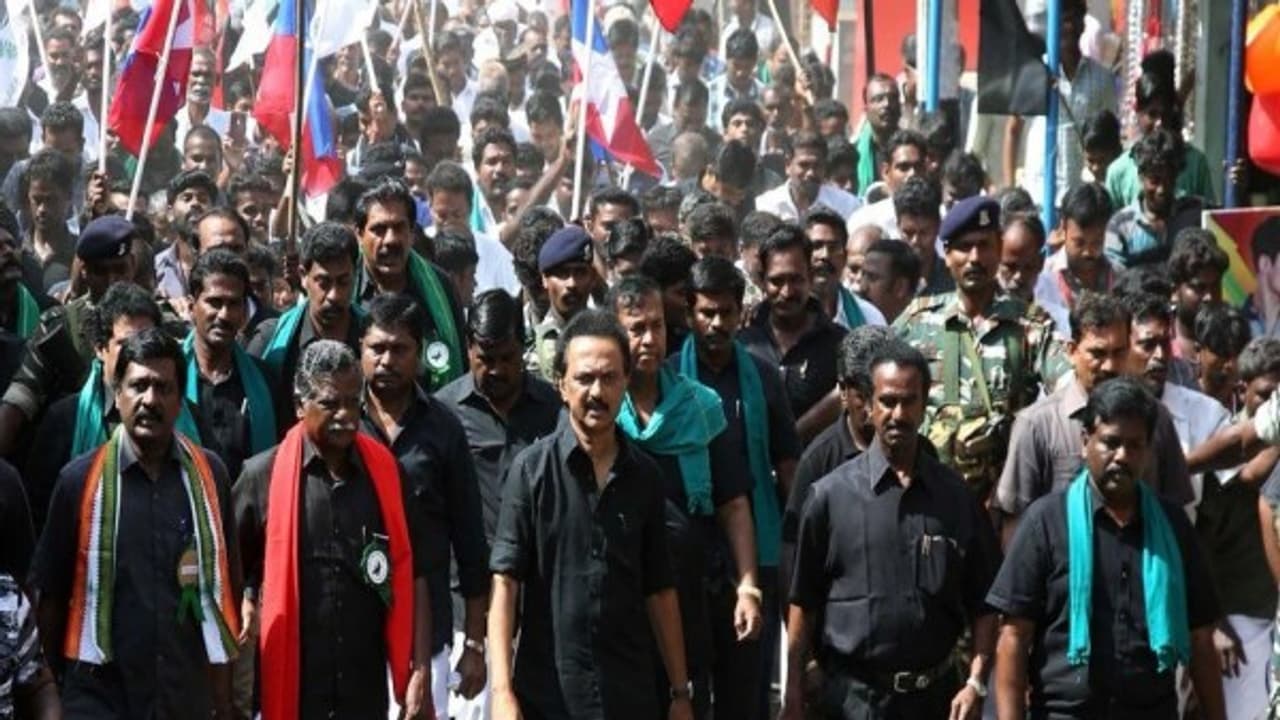 ஸ்டாலினுக்கு அதிரடி தடை! போலீசாரின் சம்மனை வாங்க மறுத்து செயல் தல... ஸ்டாலினுக்கு அதிரடி தடை! போலீசாரின் சம்மனை வாங்க மறுத்து செயல் தல...