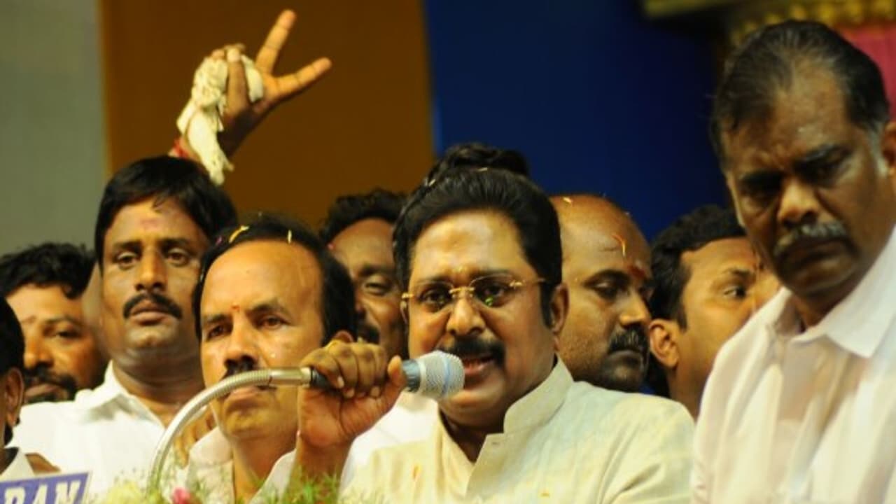 பிடிச்சு வெச்ச பிள்ளையார்! கசாப்புக் கடைக்காரர்: வில்லங்கத்தை விலைக்கு வாங்கும் "மிஸ்டர் கூல் தினா"! பிடிச்சு வெச்ச பிள்ளையார்! கசாப்புக் கடைக்காரர்: வில்லங்கத்தை விலைக்கு வாங்கும் "மிஸ்டர் கூல் தினா"!