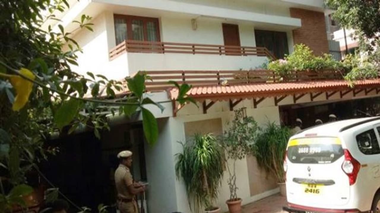 ரெய்டு இங்க மட்டுமா நடக்குது..? போன மாசம் வந்த போலி நிறுவனங்கள் பட்டியலப் பாருங்க... தெரியும்! ரெய்டு இங்க மட்டுமா நடக்குது..? போன மாசம் வந்த போலி நிறுவனங்கள் பட்டியலப் பாருங்க... தெரியும்!