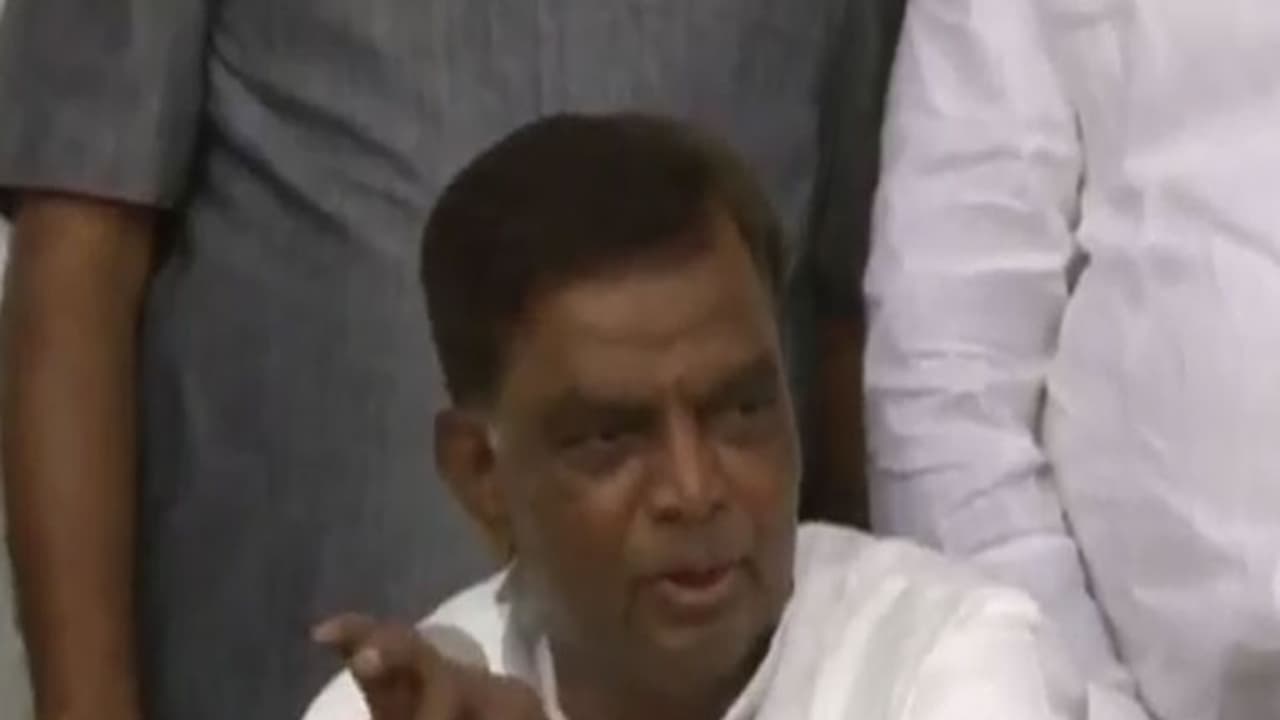 ನೀನು ಬಾವಿಯಲ್ಲಿ ವಟಗುಟ್ಟುವ ಕಪ್ಪೆ: ಸಿದ್ದರಾಮಯ್ಯ ವಿರುದ್ಧ ಶ್ರೀನಿವಾಸ್ ಪ್ರಸಾದ್ ಕಿಡಿ ನೀನು ಬಾವಿಯಲ್ಲಿ ವಟಗುಟ್ಟುವ ಕಪ್ಪೆ: ಸಿದ್ದರಾಮಯ್ಯ ವಿರುದ್ಧ ಶ್ರೀನಿವಾಸ್ ಪ್ರಸಾದ್ ಕಿಡಿ