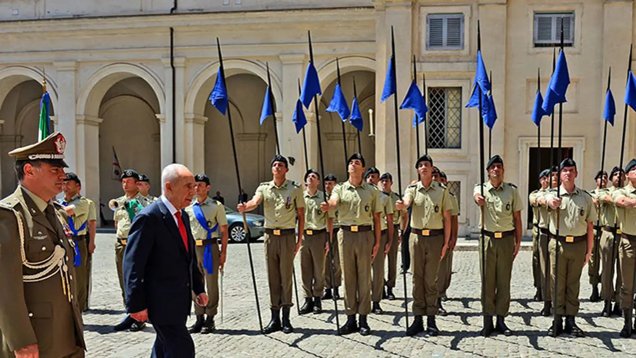 Former Israeli President Shimon Peres dies at 93 Former Israeli President Shimon Peres dies at 93