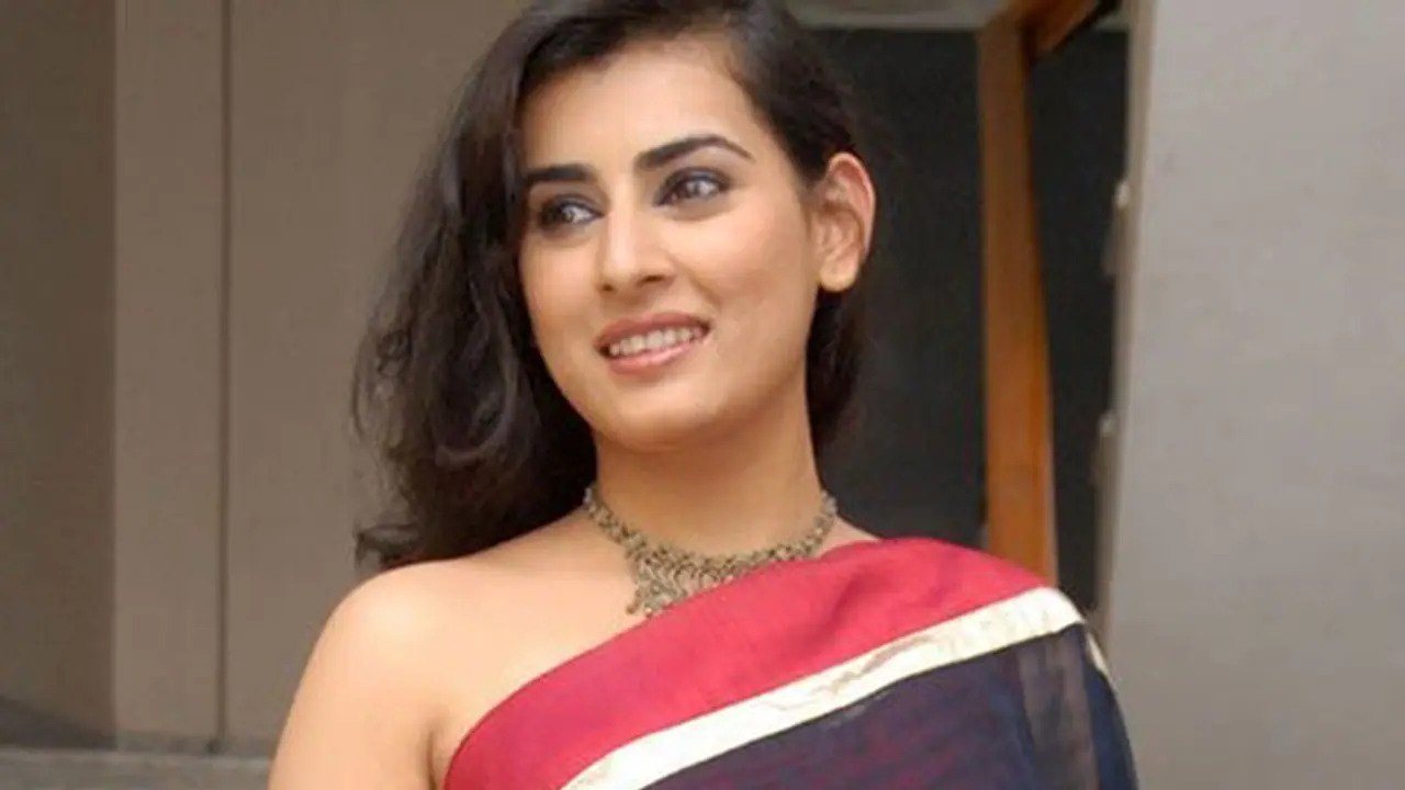 ప్రియుడితో రొమాన్స్, ఫోటో బయటపెట్టిన హీరోయిన్.. త్వరలోనే పెళ్లి ?