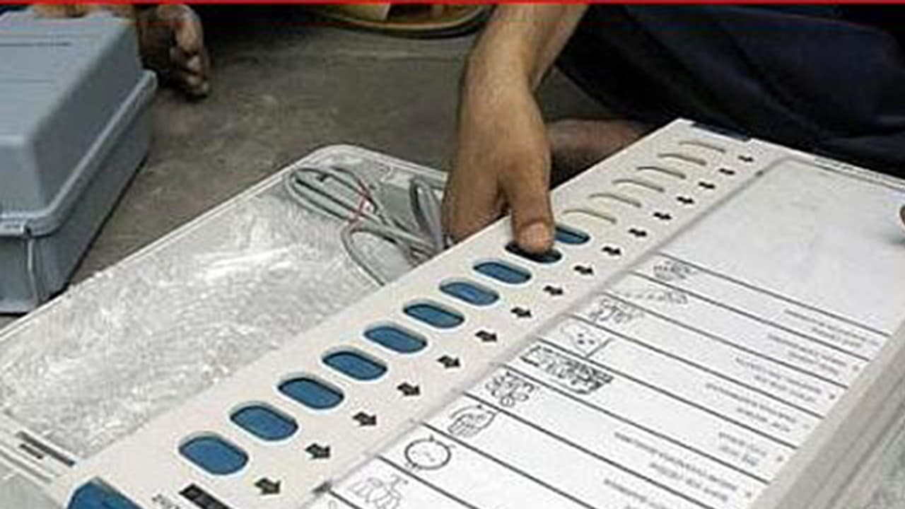 2018ರ ವಿಧಾನಸಭೆ ಚುನಾವಣೆಯಲ್ಲಿ ಸ್ಟಾರ್ ವಾರ್ : ಚುನಾವಣೆ ಎದುರಿಸಲು ನಟ ನಟಿಯರ ಸಿದ್ಧತೆ 2018ರ ವಿಧಾನಸಭೆ ಚುನಾವಣೆಯಲ್ಲಿ ಸ್ಟಾರ್ ವಾರ್ : ಚುನಾವಣೆ ಎದುರಿಸಲು ನಟ ನಟಿಯರ ಸಿದ್ಧತೆ