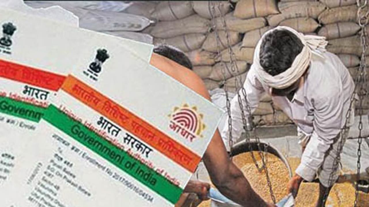 ಆಧಾರ್ ಇಲ್ಲದ್ದಕ್ಕೆ ಪಡಿತರ ನಿರಾಕರಣೆ ಸರಿಯಲ್ಲವೆಂದ ಕೇಂದ್ರ ಆಧಾರ್ ಇಲ್ಲದ್ದಕ್ಕೆ ಪಡಿತರ ನಿರಾಕರಣೆ ಸರಿಯಲ್ಲವೆಂದ ಕೇಂದ್ರ