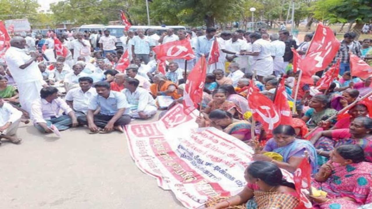 ஆட்சியரிடம் முறையீட்டு போராட்டம் நடத்திய இந்திய தொழிற்சங்க மையம்… ஆட்சியரிடம் முறையீட்டு போராட்டம் நடத்திய இந்திய தொழிற்சங்க மையம்…