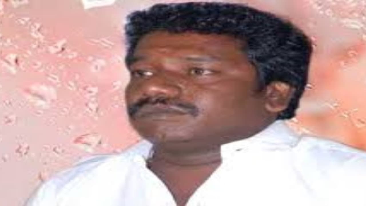 தன்னை கேள்வி கேட்க மற்றவர்களுக்கு உரிமை இல்லை...கருணாஸ் தடாலடி... தன்னை கேள்வி கேட்க மற்றவர்களுக்கு உரிமை இல்லை...கருணாஸ் தடாலடி...