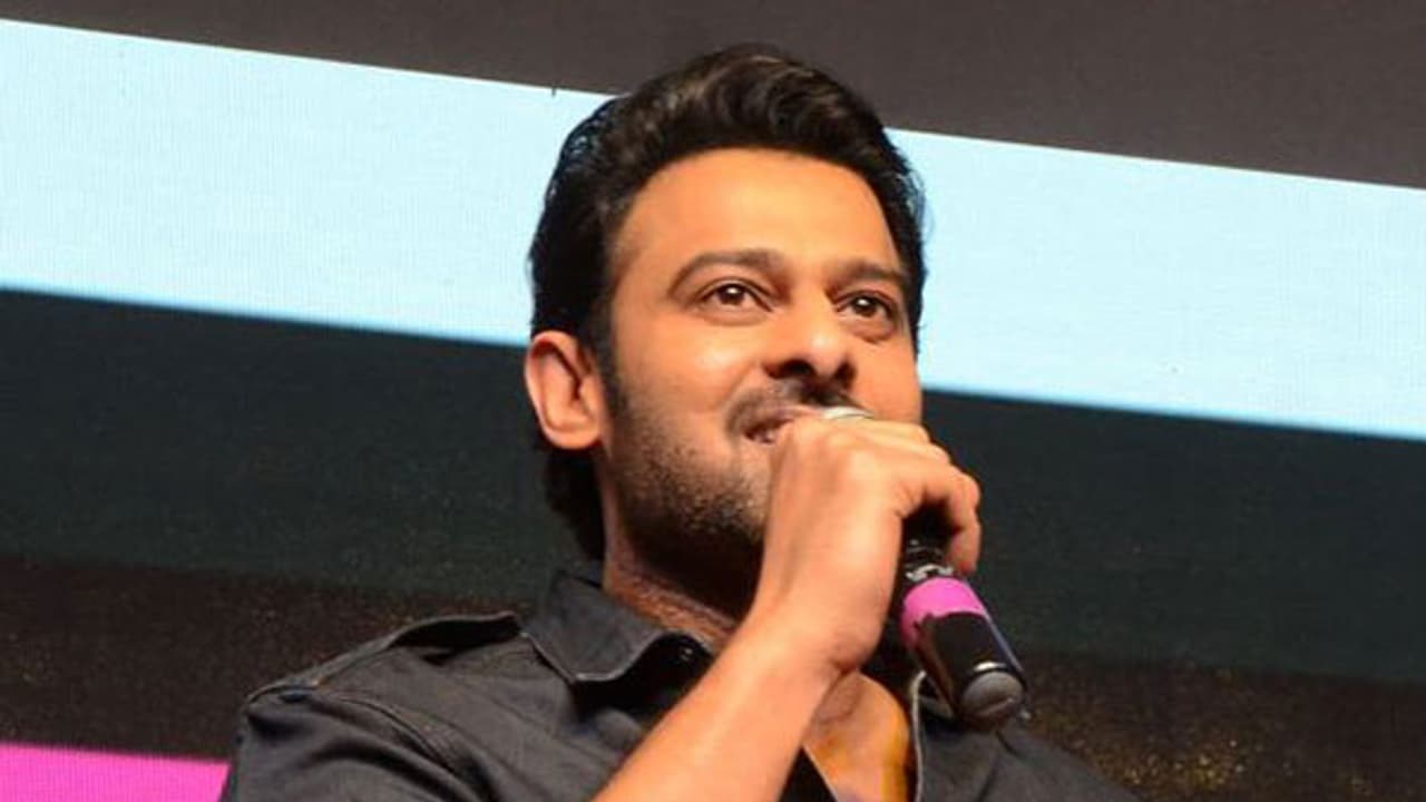 సిగ్గుకే అసూయ తెప్పించేలా సిగ్గుపడే ప్రభాస్ ఇలా మారటానికి కారణమదే.. సిగ్గుకే అసూయ తెప్పించేలా సిగ్గుపడే ప్రభాస్ ఇలా మారటానికి కారణమదే..