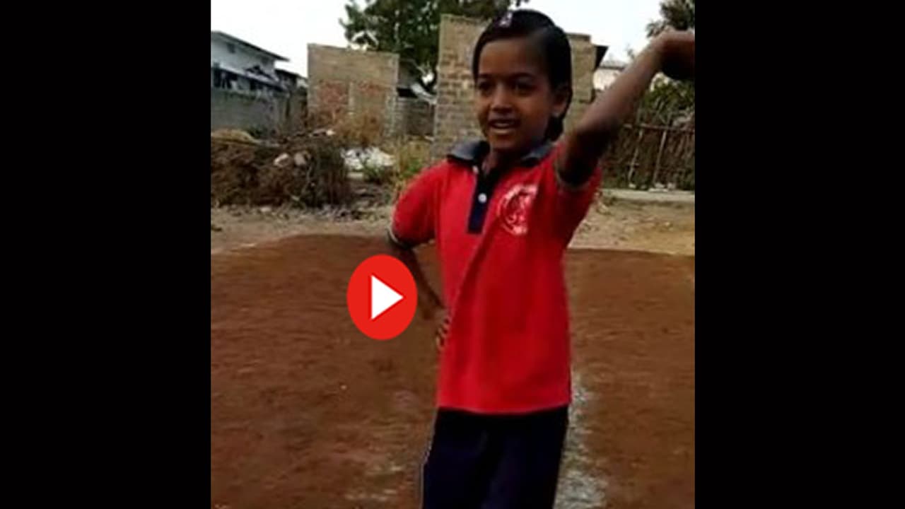 నల్లగొండ తులసి డ్యాన్స్ లో దుమ్మురేపింది (వీడియో) నల్లగొండ తులసి డ్యాన్స్ లో దుమ్మురేపింది (వీడియో)