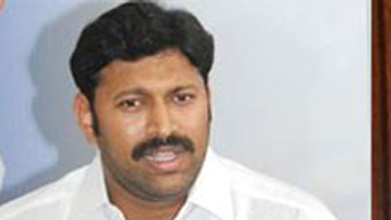 వివేకా కేసు.. అవినాష్ రెడ్డికి ఊరట, సోమవారం అరెస్ట్ చేయొద్దు : సీబీఐకి తెలంగాణ హైకోర్టు ఆదేశం