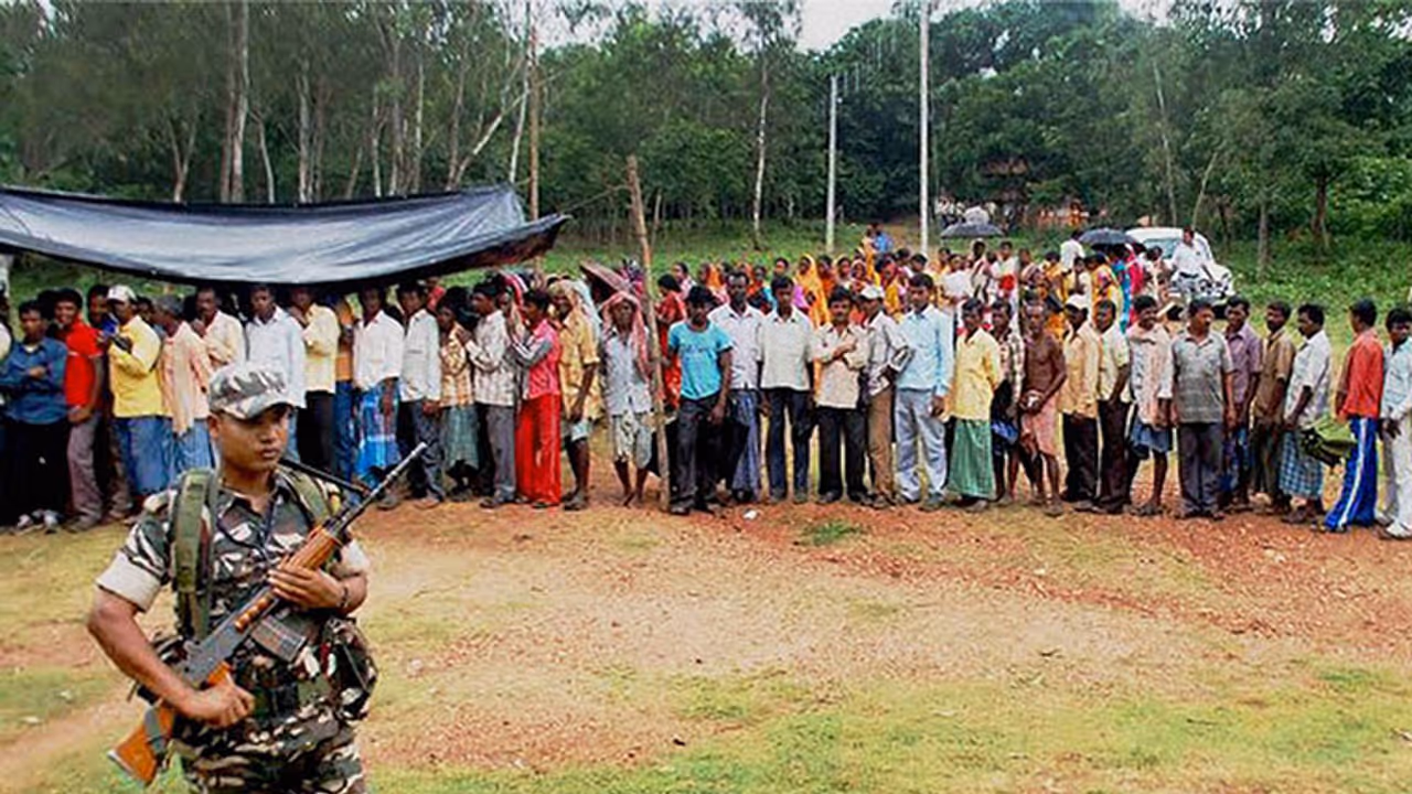 West Bengal polls: 40% turnout in first four hours West Bengal polls: 40% turnout in first four hours