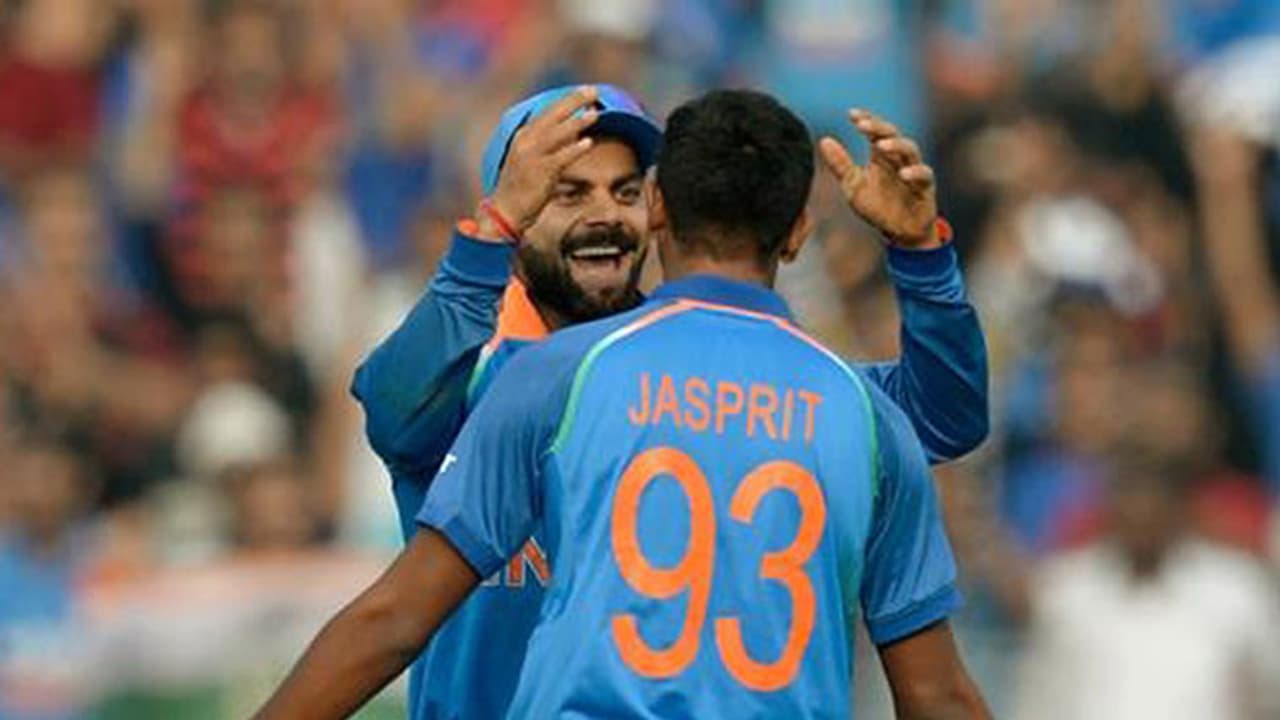 లంకను కట్టడి చేస్తున్న భారత్ లంకను కట్టడి చేస్తున్న భారత్