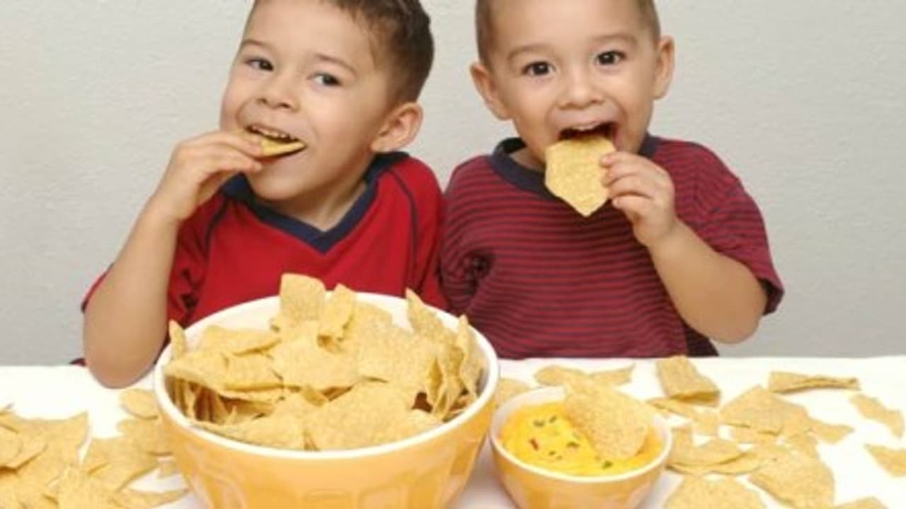 உப்பு அதிகம் சேர்க்கப்பட்ட நொறுக்குத்தீனிகள் என்னென்ன பாதிப்பை ஏற்படுத்தும். இதோ…