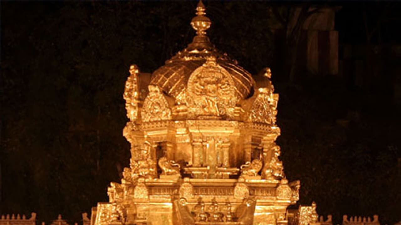 దుర్గగుడి వివాదం... పాలకమండలి సభ్యురాలి చర్య సరైనదే: ఆలయ ఛైర్మన్