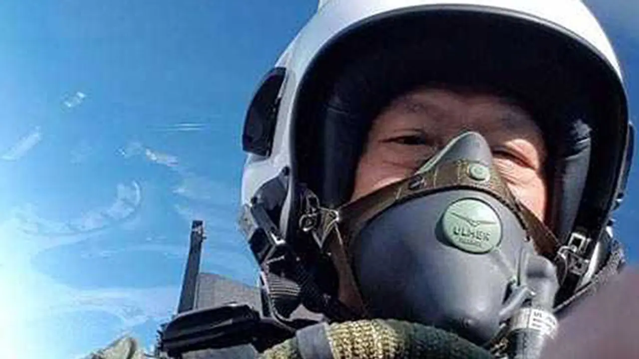 ഇന്ത്യയുടെ തേജസില് പറന്ന് അപ്രതീക്ഷിത അതിഥി ഇന്ത്യയുടെ തേജസില് പറന്ന് അപ്രതീക്ഷിത അതിഥി