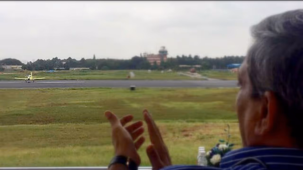 Indigenous HTT 40 aircraft big boost to 'Make in India': Parrikar Indigenous HTT 40 aircraft big boost to 'Make in India': Parrikar