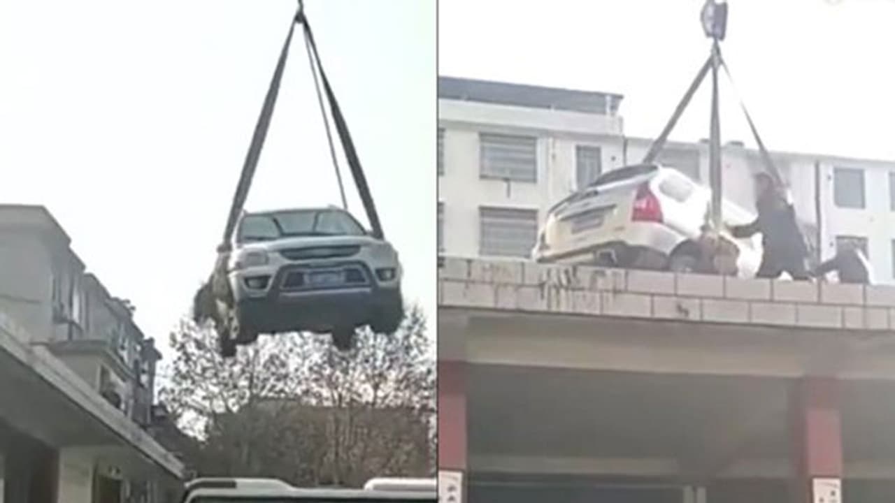 ബസ്റ്റാന്ഡിനു നടുവില് കാര് പാര്ക്ക് ചെയ്തയാള്ക്ക് കിട്ടിയ മുട്ടന്പണി! ബസ്റ്റാന്ഡിനു നടുവില് കാര് പാര്ക്ക് ചെയ്തയാള്ക്ക് കിട്ടിയ മുട്ടന്പണി!