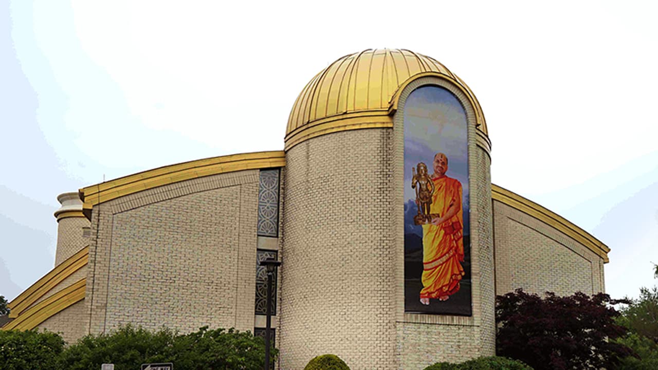 ನ್ಯೂಜೆರ್ಸಿಯಲ್ಲಿ ಚರ್ಚ್ ಖರೀದಿಸಿ ಕೃಷ್ಣ ದೇಗುಲ ನಿರ್ಮಿಸಿದ ಪುತ್ತಿಗೆ ಶ್ರೀ